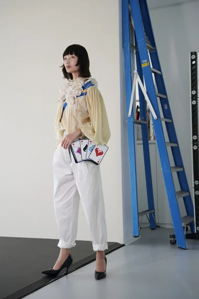 Look 10